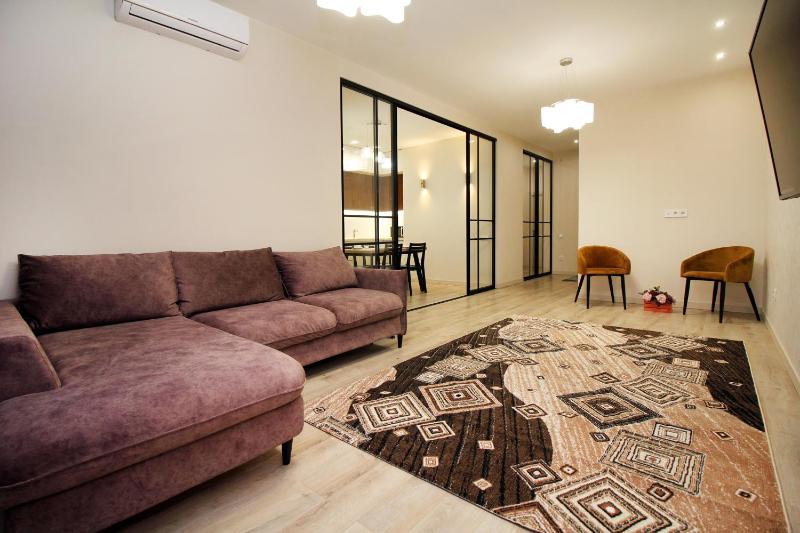 Stil'nye apartamenty v lucsem ZK — отель с удобным расположением в Алматы