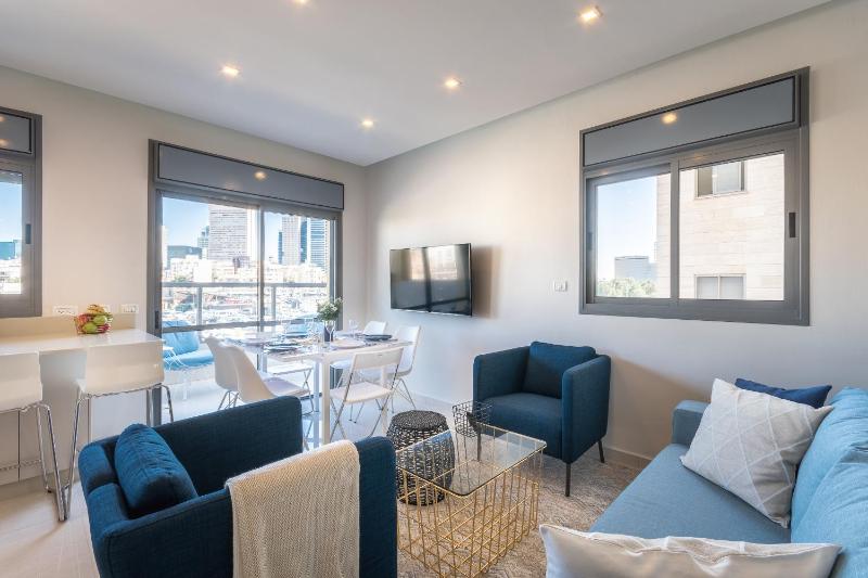 3 Bedroom with parking terrace and close beach — отель с удобным расположением в Тель-Авиве