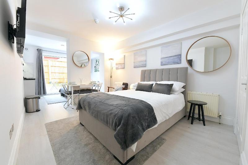 London Studios Very Close to Central Line Underground Shepherds Bush and Westfield Newly Refurbished — отзывы гостей и цены