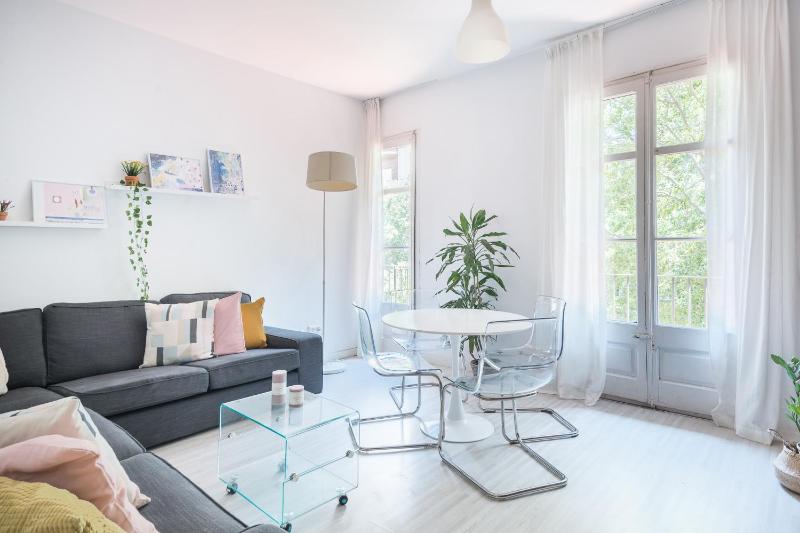 Spacious 3 bed Apt in the heart of Sant Antoni — отель в Барселоне, Испания