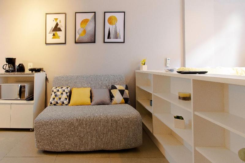 Цены на Line Rio: Copacabana Moderno studio c/ Internet 500mbps, Smart TV" e a 50m da praia в Рио