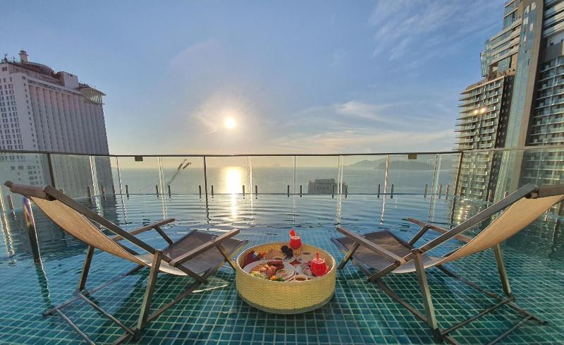 V Hotel Nha Trang — отель в удобной локации в Нячанге
