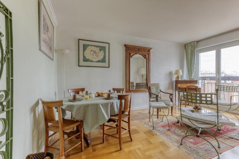 Large and Bright 2 Bdrs Flat with View - Paris 20 — отзывы гостей и цены