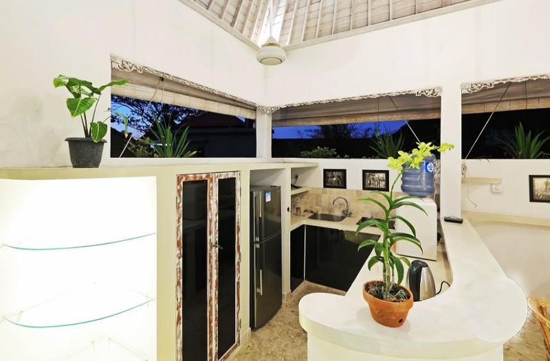Blue Lagoon Apartment 3br — забронировать отель в Кута