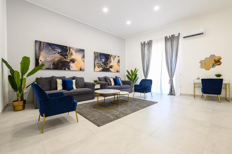 Цены на Magical Botanic-Charming Apartment в Неаполе