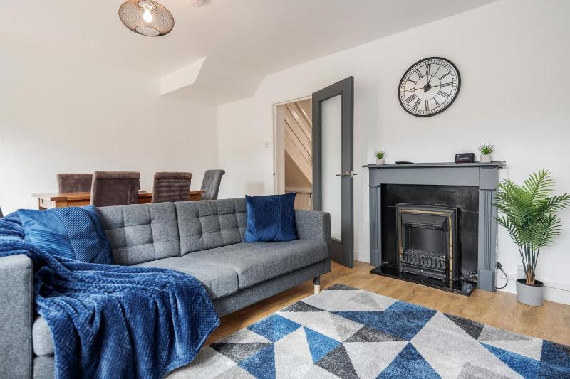 Carlile House - 5 bedroom, Sleeps 8, Free Parking, 2 bathrooms by Damask Homes — отель с удобствами в Лондоне