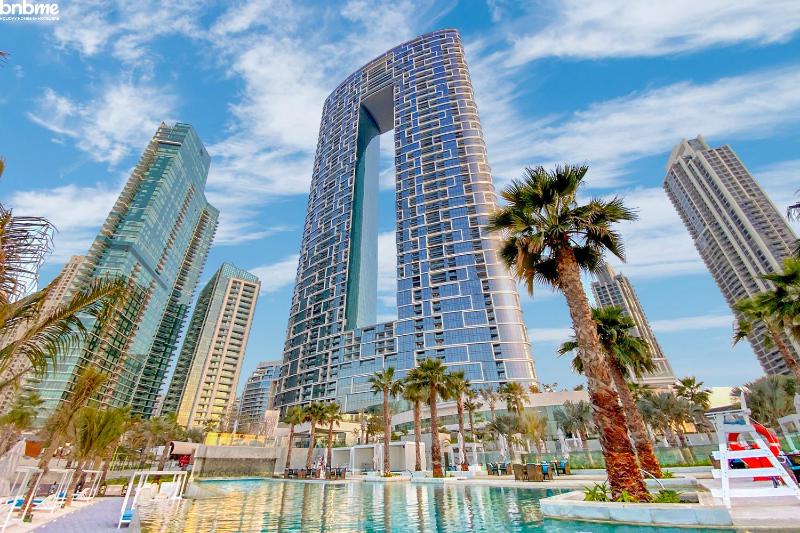 Цены на Bnbme - Address Beach Resort в Дубае