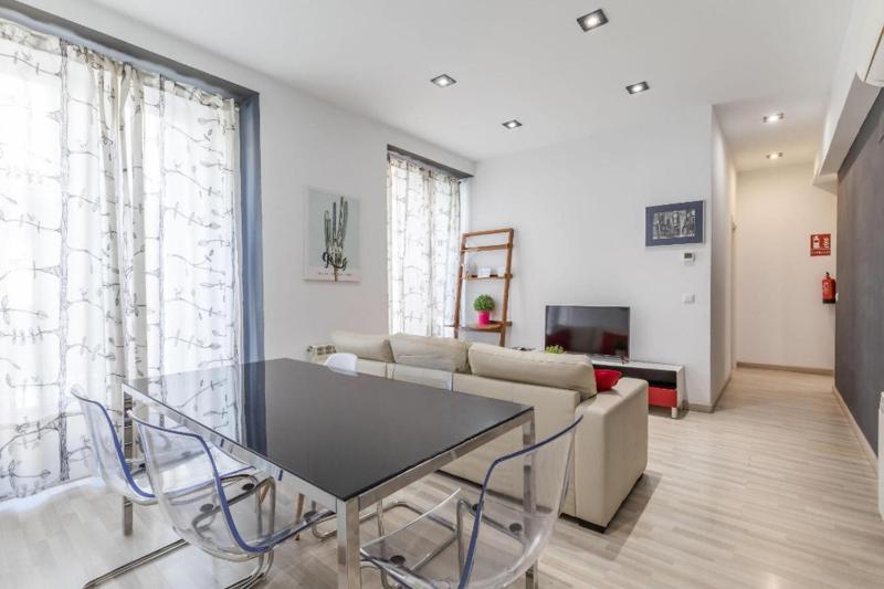 Spacious flat puerta del sol — забронировать отель в Мадриде