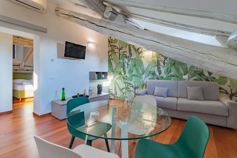 Цены на ALTIDO Stylish flat near San Lorenzo в Милане