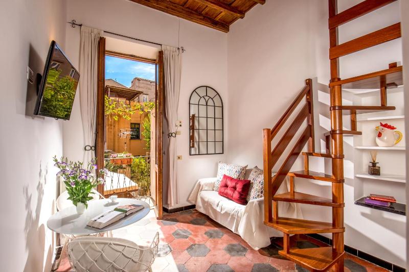 Empire Loft: in the shadow of Colosseo — забронировать отель в Риме