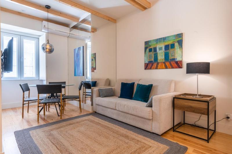 Cozy Apartment near the river I — отель с удобствами в Лиссабоне