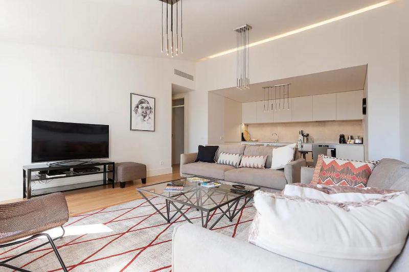 Цены на FLH Mouraria Art Apartment with Pool в Лиссабоне