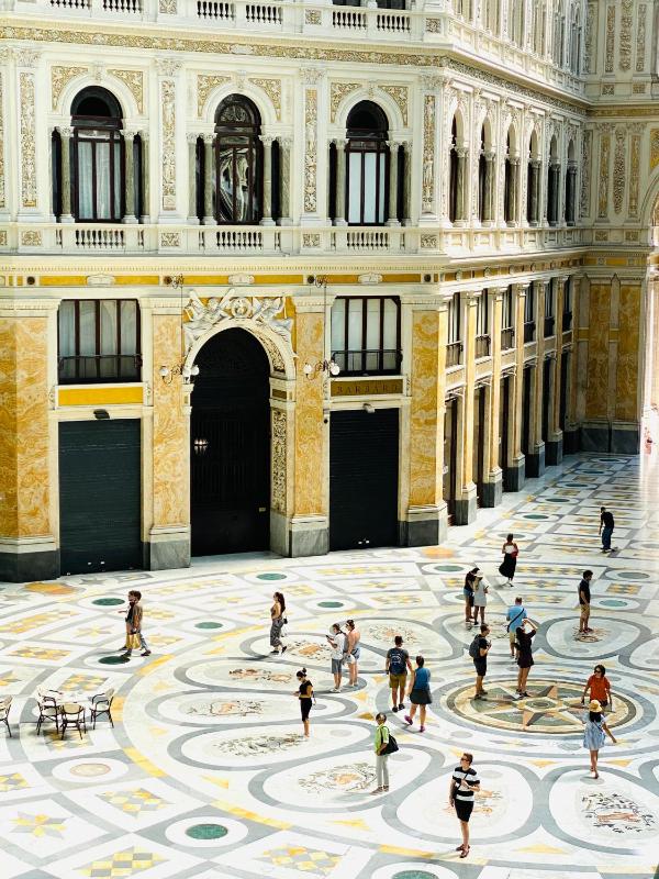 Umberto rooms Napoli — отель с удобным расположением в Неаполе