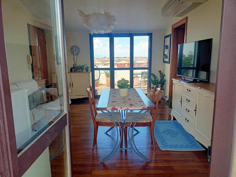 Nice ad Elmas - Elegante Appartamento con Terrazza