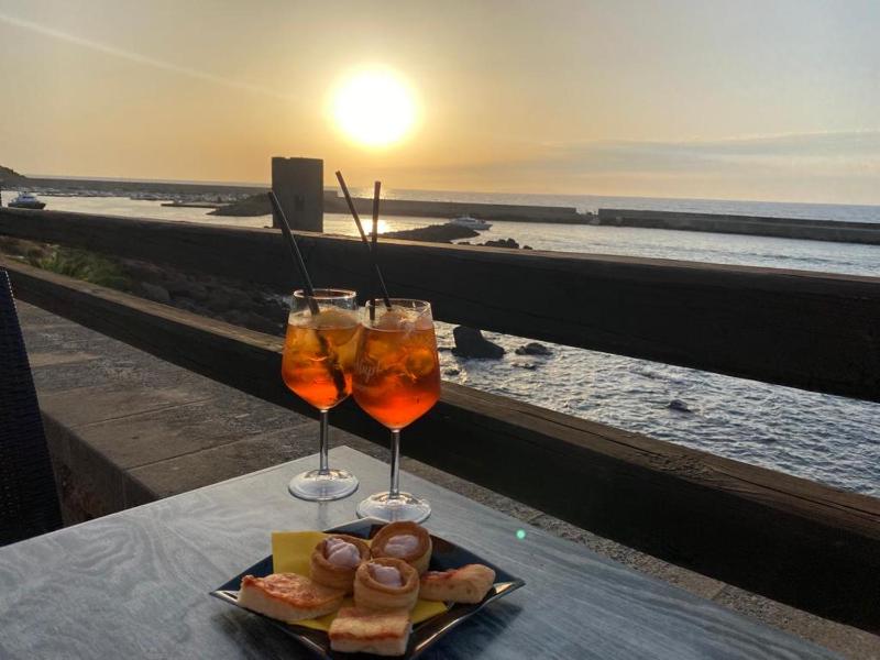 Red Sunset a Castelsardo - Lussuoso apt con piscina