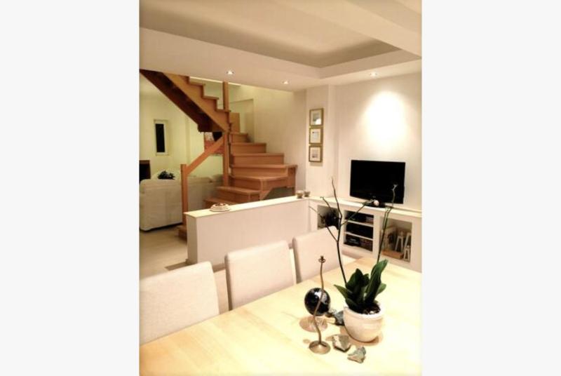 MODERN APARTMENT NEXT TO SUBWAY — отель с удобствами в Афины