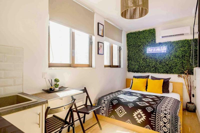 Downtown 22sqm Green Nest King-Size Bed — забронировать отель в Афины