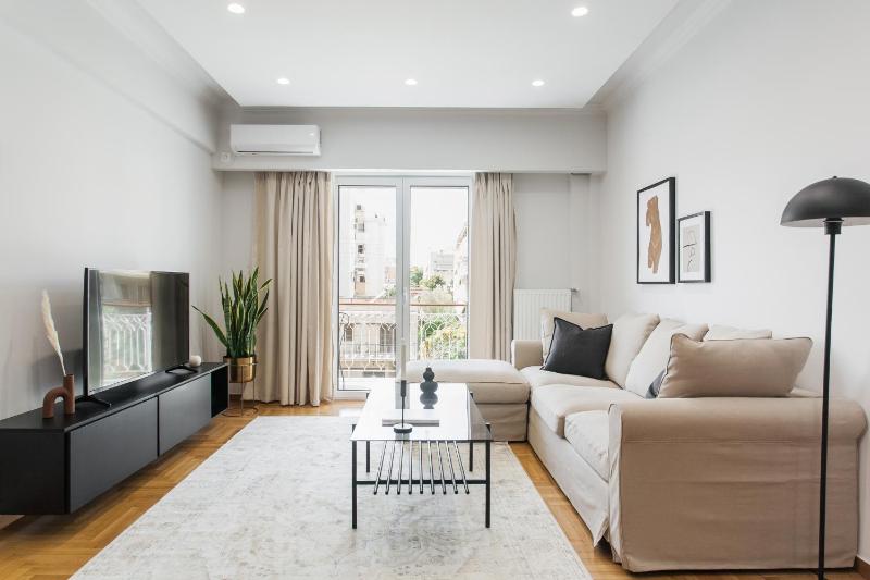 Remarkable 2BR Apartment in Paleo Faliro by UPSTREET — отель в Афины, Греция