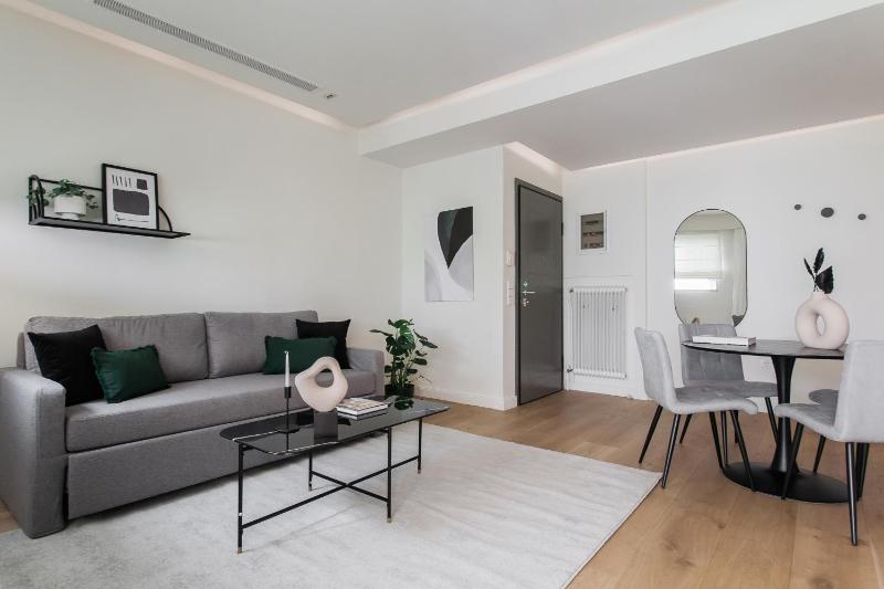 Striking Apartments in Kolonaki by UPSTREET — отель в Афины, Греция