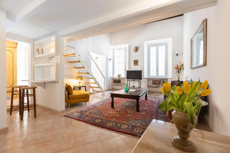 Amazing Historical Apartment - Jewish Ghetto — отель с удобствами в Риме