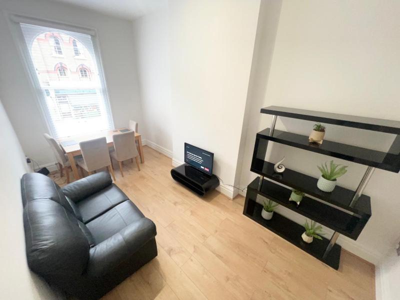 Amazing Flat in Maida Vale - Sleeps up to 6 — забронировать отель в Лондоне