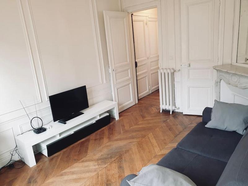 Super 2 pieces Place de l'Etoile 4eme etage — отель с удобным расположением в Париже