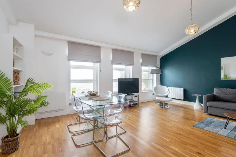 Mulberry North Penthouse by City Living London — комфортный отель в Лондоне