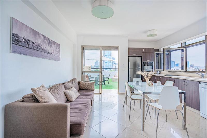 Amazing 2BR in Ben Yehuda by Holiday-Rentals — забронировать отель в Тель-Авиве