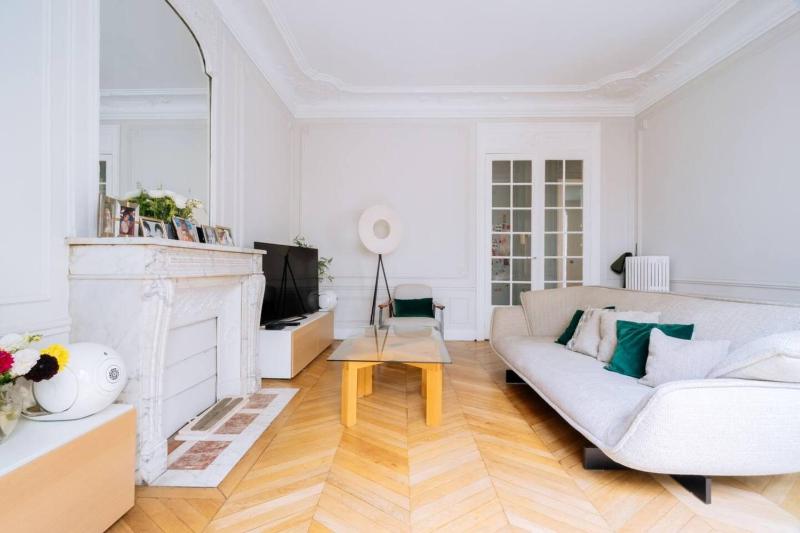Spacious Parisian Family Apartment In 7th — отель с удобным расположением в Париже