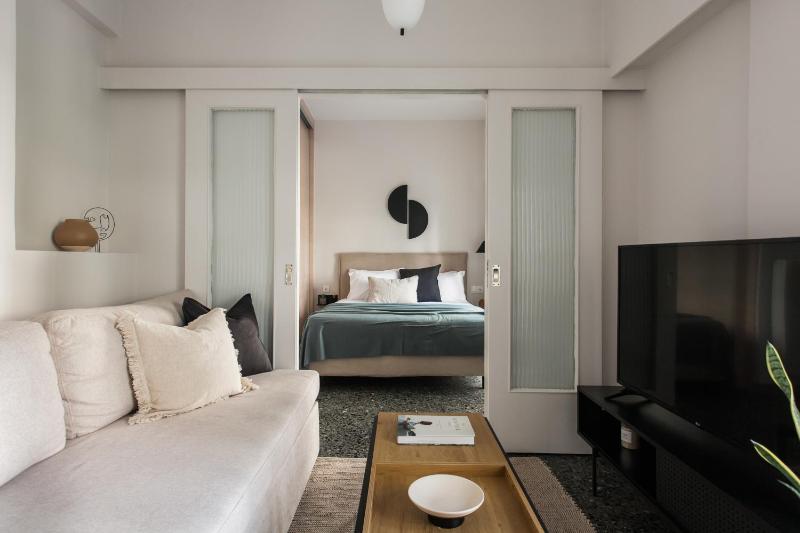 Glorious 1BR Apartment in Athens by UPSTREET — отель с удобствами в Афины