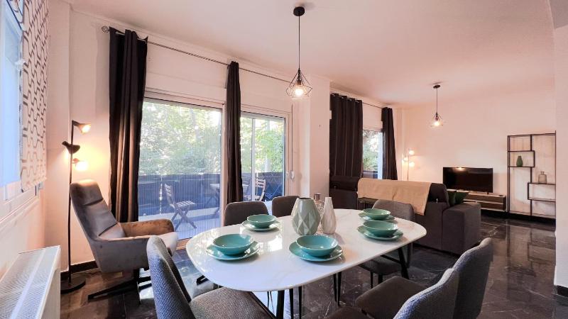 Key Biscayne Elegant 77sqm apt in Paleo Faliro — комфортный отель в Афины