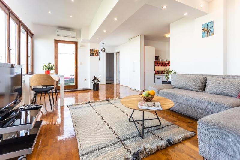 Spacious Loft with one bedroom and a big terrace — отель с удобствами в Белграде