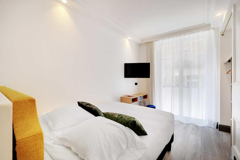 Magnifique appartement - 2BR - 6P - Place de l'Etoile — отель в Париже, Франция