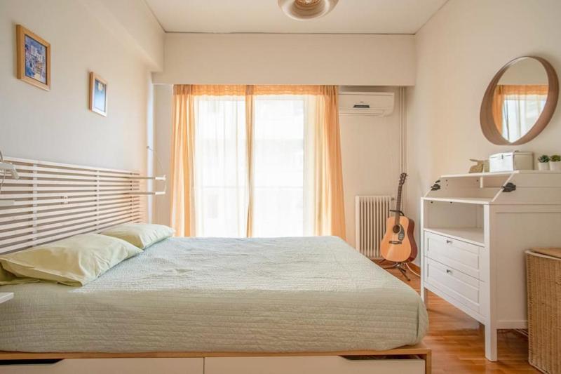 Spacious central Athenian flat near Panormou stn. — отель в Афины, Греция