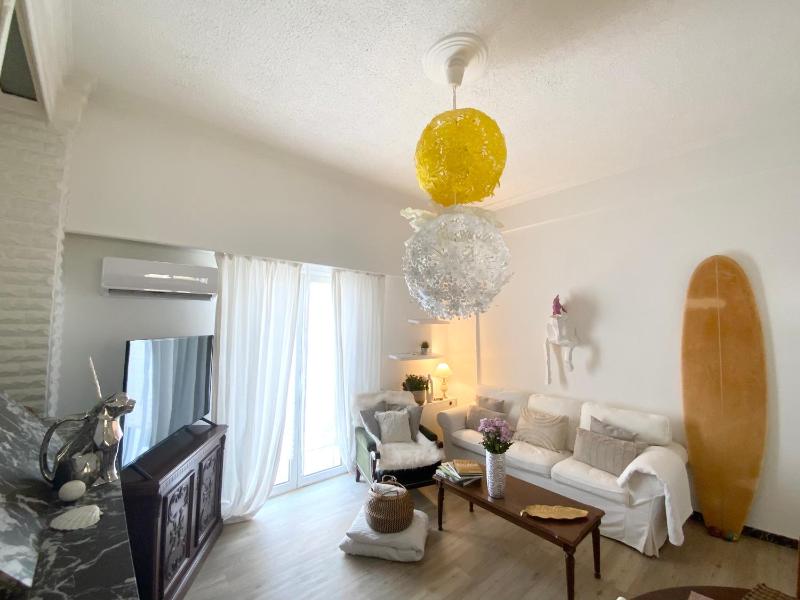 150m² Live/Work Unique&Sunlit Space in Athens — отель с удобствами в Афины
