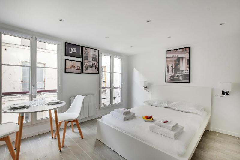 CMG - Cosy studio Le Marais — отель с удобным расположением в Париже