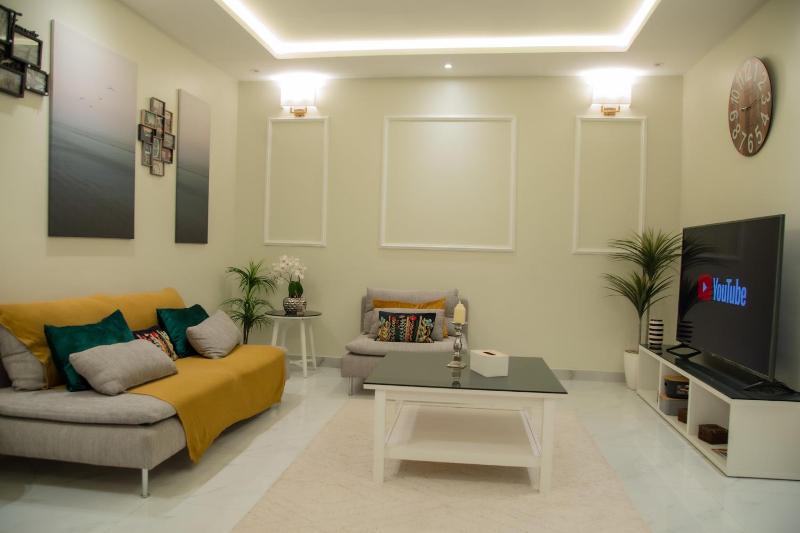 Цены на No.8-9 Relax & Enjoy Time w/Manazil Alyasmin 2BR/1or2BA в Рияде
