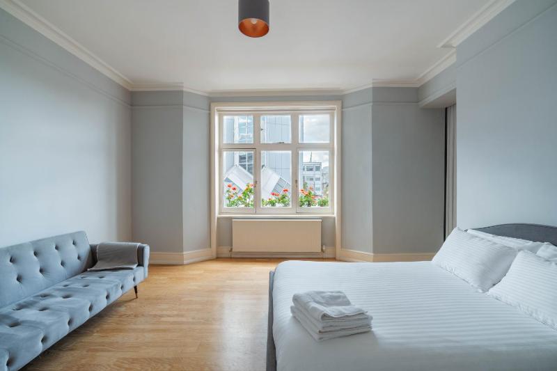 Bright Space in the Heart of London — забронировать отель в Лондоне