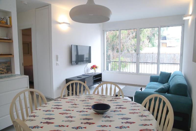 Bugrashov - charming, amazing & quiet 2 rooms — отель с удобным расположением в Тель-Авиве