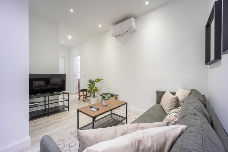 Encantador apartamento en Atocha — отель с удобствами в Мадриде