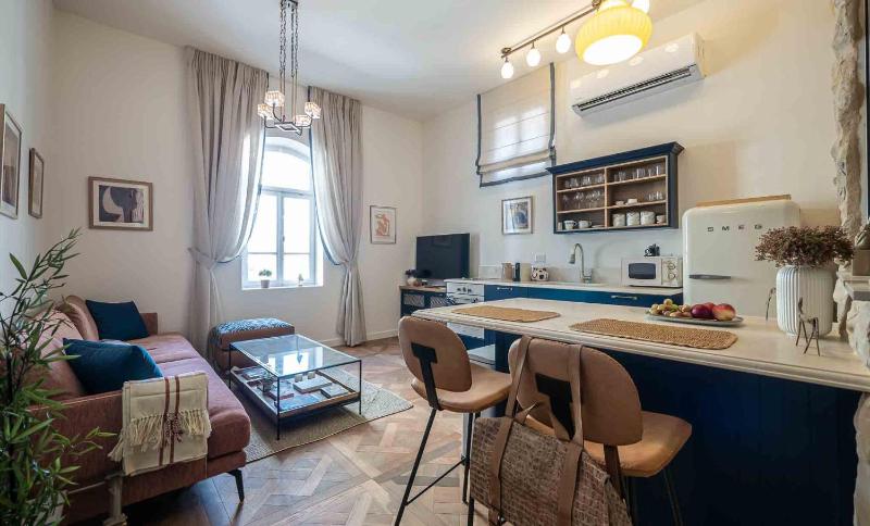 VELLER Shemaiah Apt #4 — отзывы гостей и цены