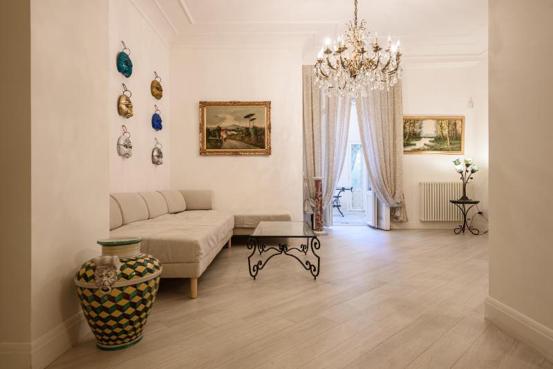 Palazzo dello Spagnolo Suite — забронировать отель в Неаполе