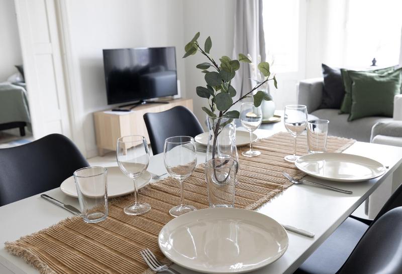 2ndhomes City Center 2BR Apartment with Balcony and Sauna by Kaisaniemi Park — отель в Хельсинки, Финляндия