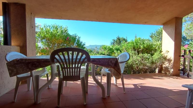 Ca' Max a Costa Paradiso - Accogliente Casa con Giardino