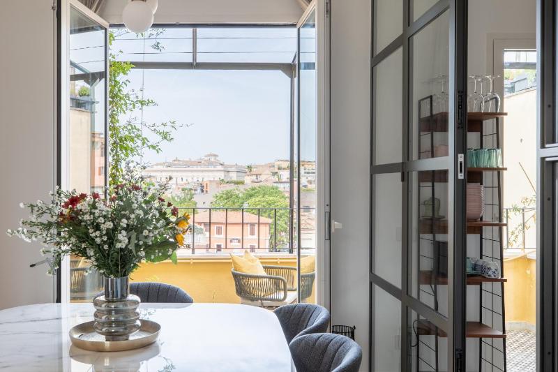 Цены на IFlat Home with views в Риме