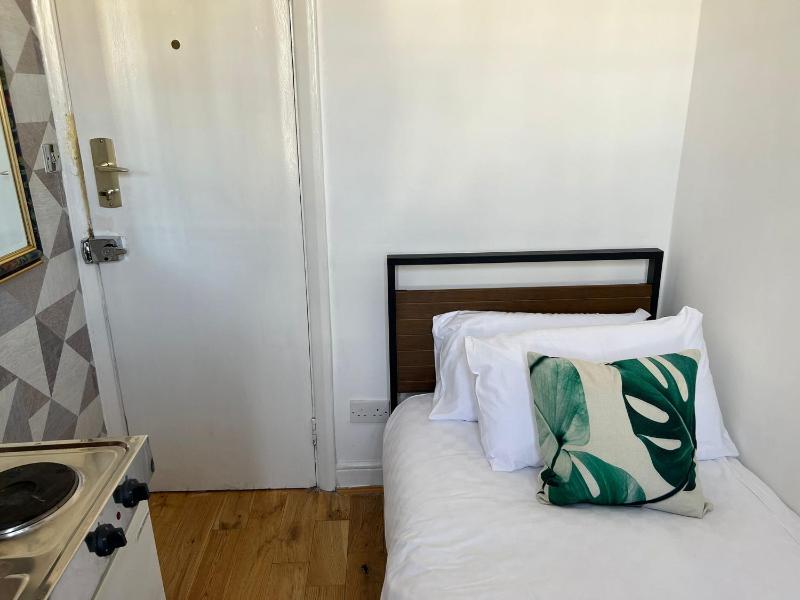 Single studio shared bathroom/toilet Near Paddington — отель с удобным расположением в Лондоне