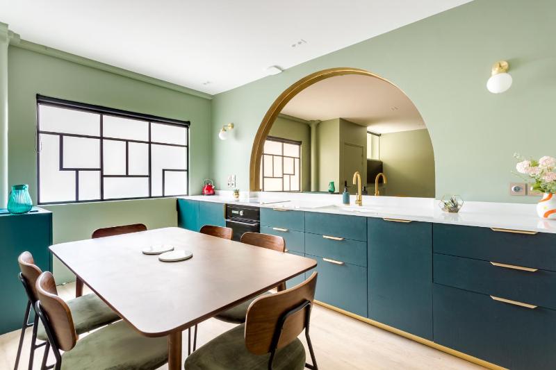 Relais Cocorico 2 Bedrooms with AC, 2 bathrooms, 8 min Eiffel Tower — отель с удобствами в Париже