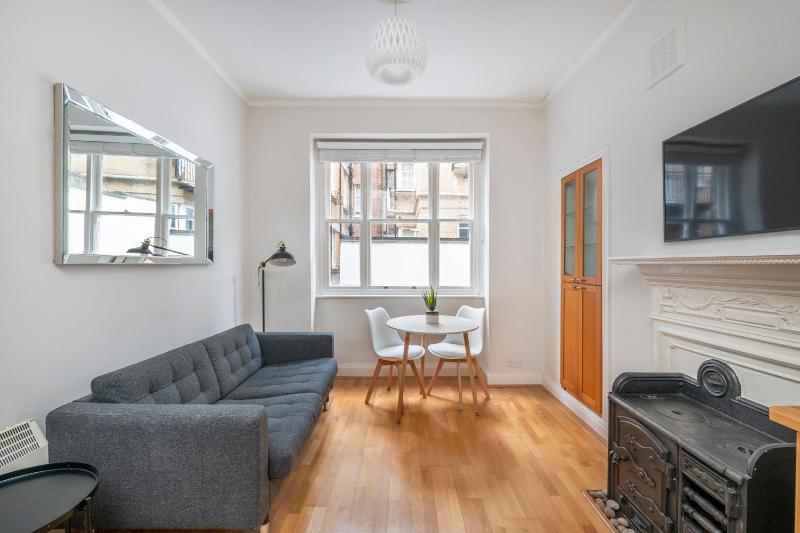 The Modern Manor - Fitzrovia - by Frankie Says — комфортный отель в Лондоне