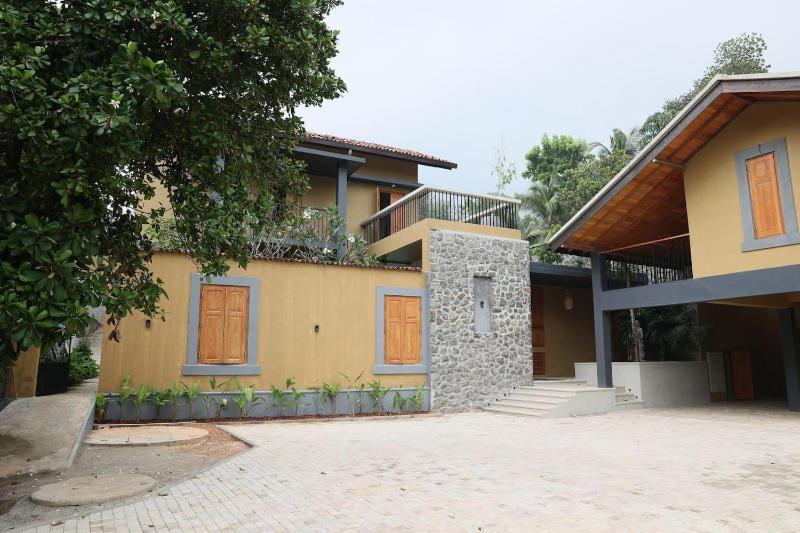 Villa Ananta - 3 Bedroom — отель в Хиккадува, Шри-Ланка