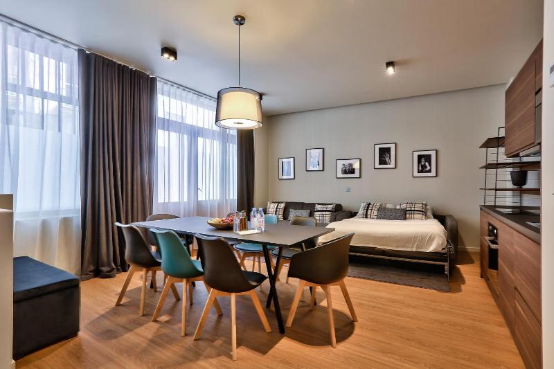 Цены на 138 - Urban Beautiful Duplex in Saint Germain в Париже